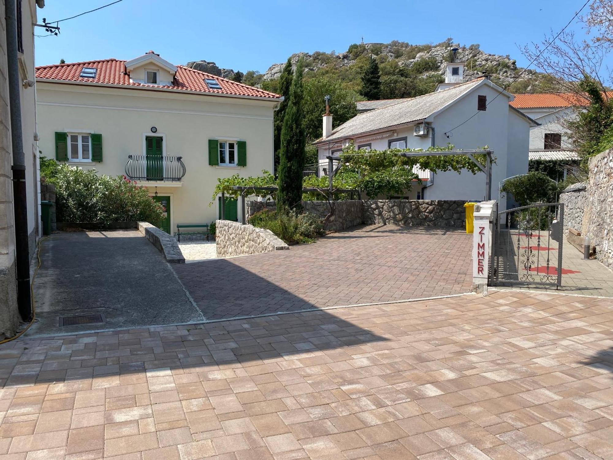 Apartment Barbina Kastelina Свети Юрай Екстериор снимка
