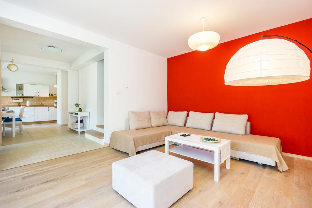 Apartment Barbina Kastelina Свети Юрай Екстериор снимка