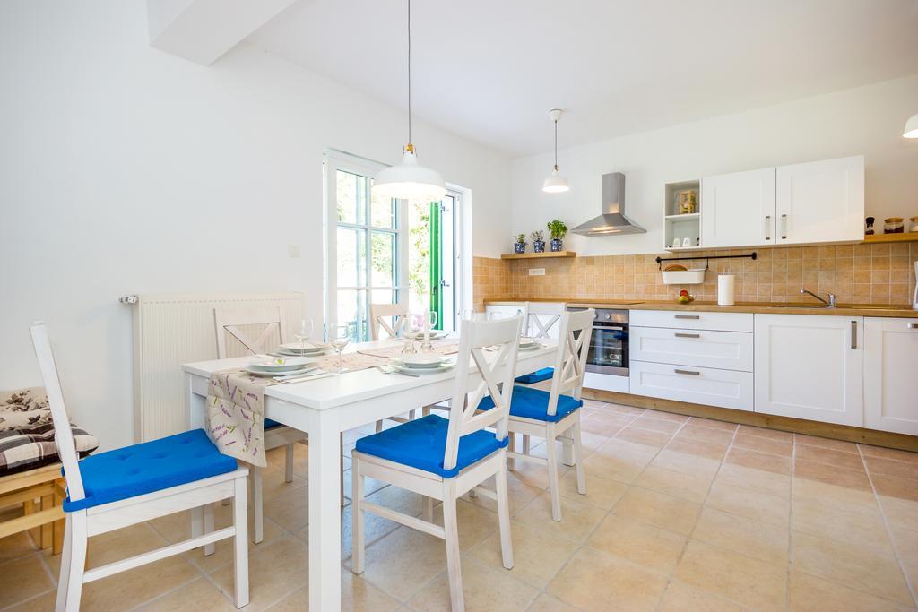 Apartment Barbina Kastelina Свети Юрай Екстериор снимка